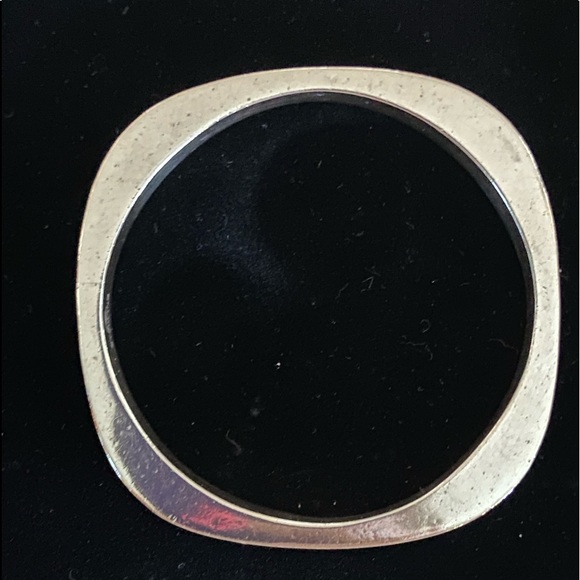 Tiffany Lovers! Similar Shape Shiny Vintage, Fabulous SS Rounded Square Bangle! - Picture 5 of 5